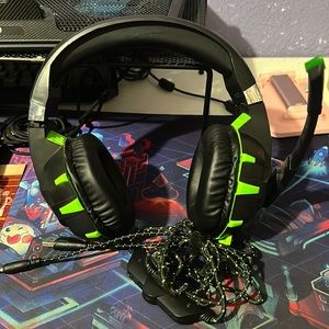 PHENOM GAMING HEADPHONES